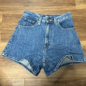 Levi high waisted mom short